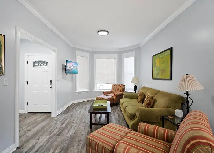 Newly Rehabbed Greystone With 2 Private Apartments, Backyard, Garage, Laundry, Close To Expressway Apartment