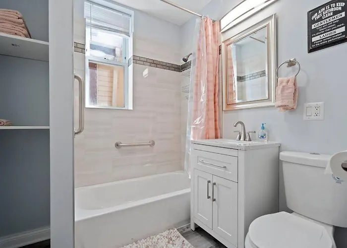 Newly Rehabbed Greystone With 2 Private Apartments, Backyard, Garage, Laundry, Close To Expressway * Chicago