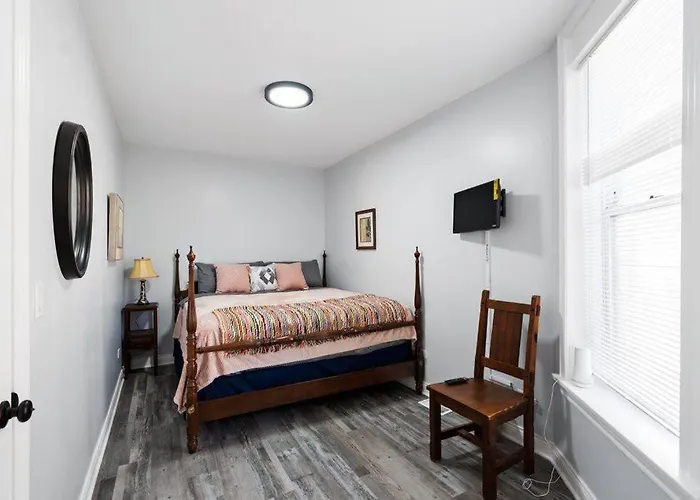 Apartment Newly Rehabbed Greystone With 2 Private Apartments, Backyard, Garage, Laundry, Close To Expressway *
