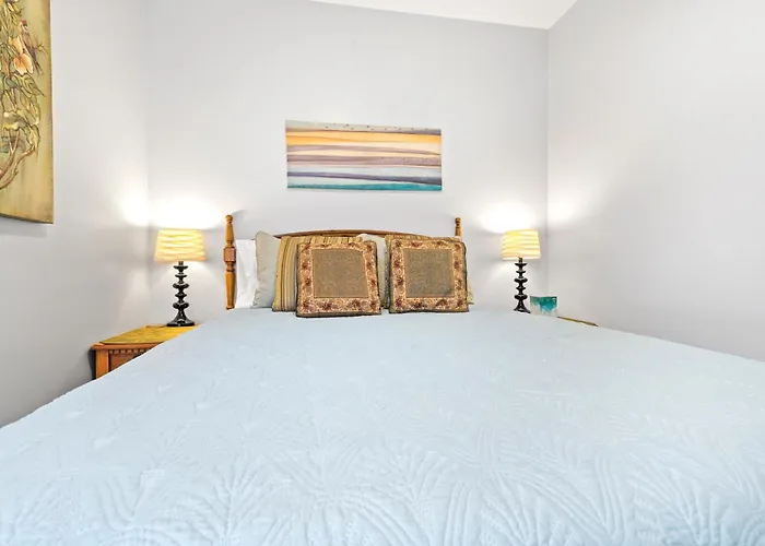Newly Rehabbed Greystone With 2 Private Apartments, Backyard, Garage, Laundry, Close To Expressway Apartment