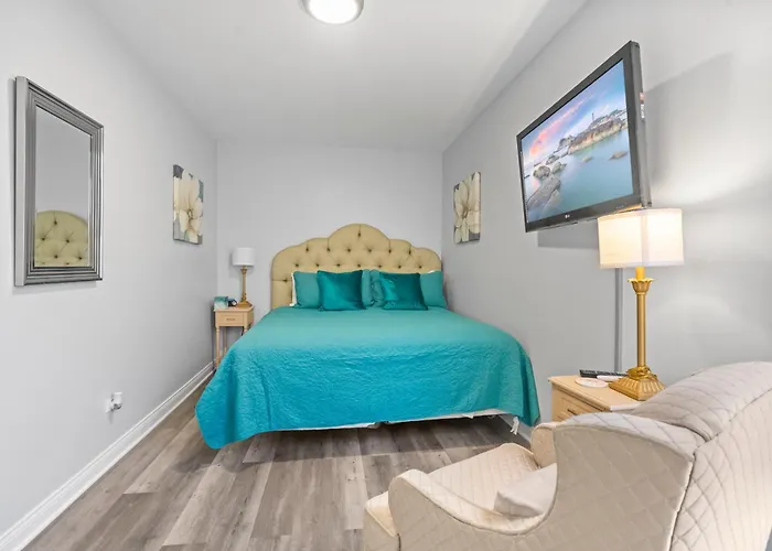 Newly Rehabbed Greystone With 2 Private Apartments, Backyard, Garage, Laundry, Close To Expressway Apartment Chicago