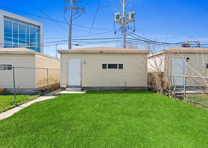 Apartment Newly Rehabbed Greystone With 2 Private Apartments, Backyard, Garage, Laundry, Close To Expressway